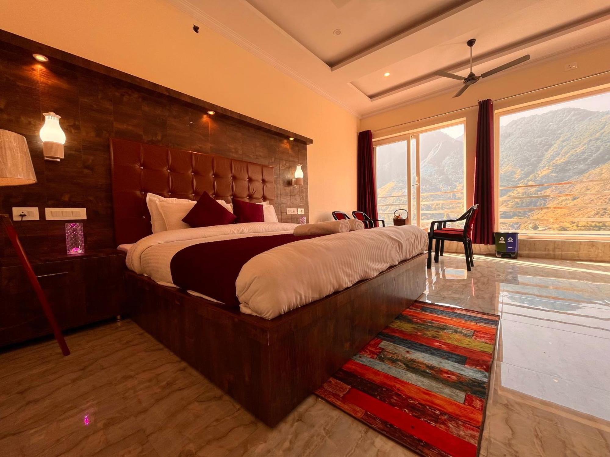 Sitara Hotel & Resort In The Lap Of Nature, 穆索里 外观 照片