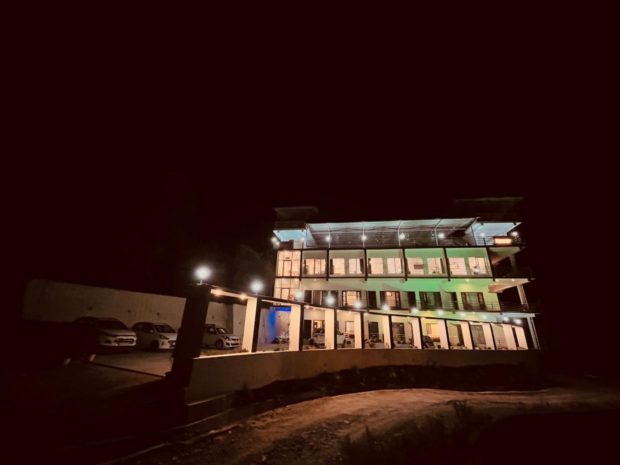 Sitara Hotel & Resort In The Lap Of Nature, 穆索里 外观 照片
